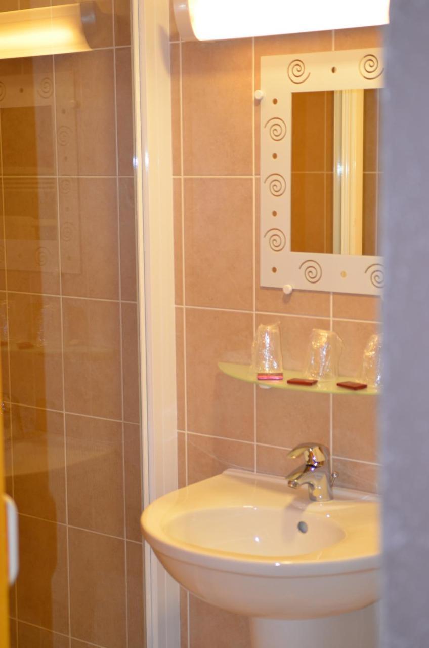 Hotel Au Fil De L'Eau Сесель Экстерьер фото